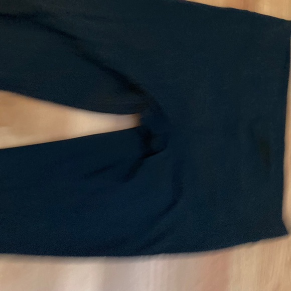 Black (low rise) Fabletics power hold leggings - Picture 3 of 5